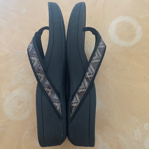 Vionic Women's Size 10W(Wide) Pacific Hightide Platform Chevron Black Sandals - Picture 3 of 6